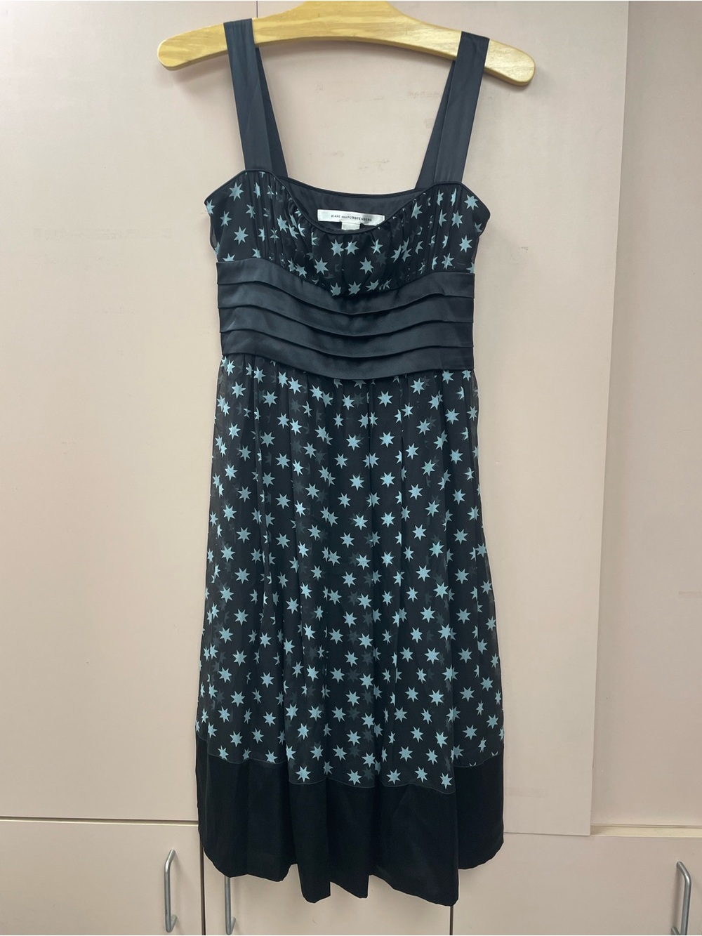 Diane von Furstenberg DVF Silk Star Print Cocktail Dress Black Blue Size 2